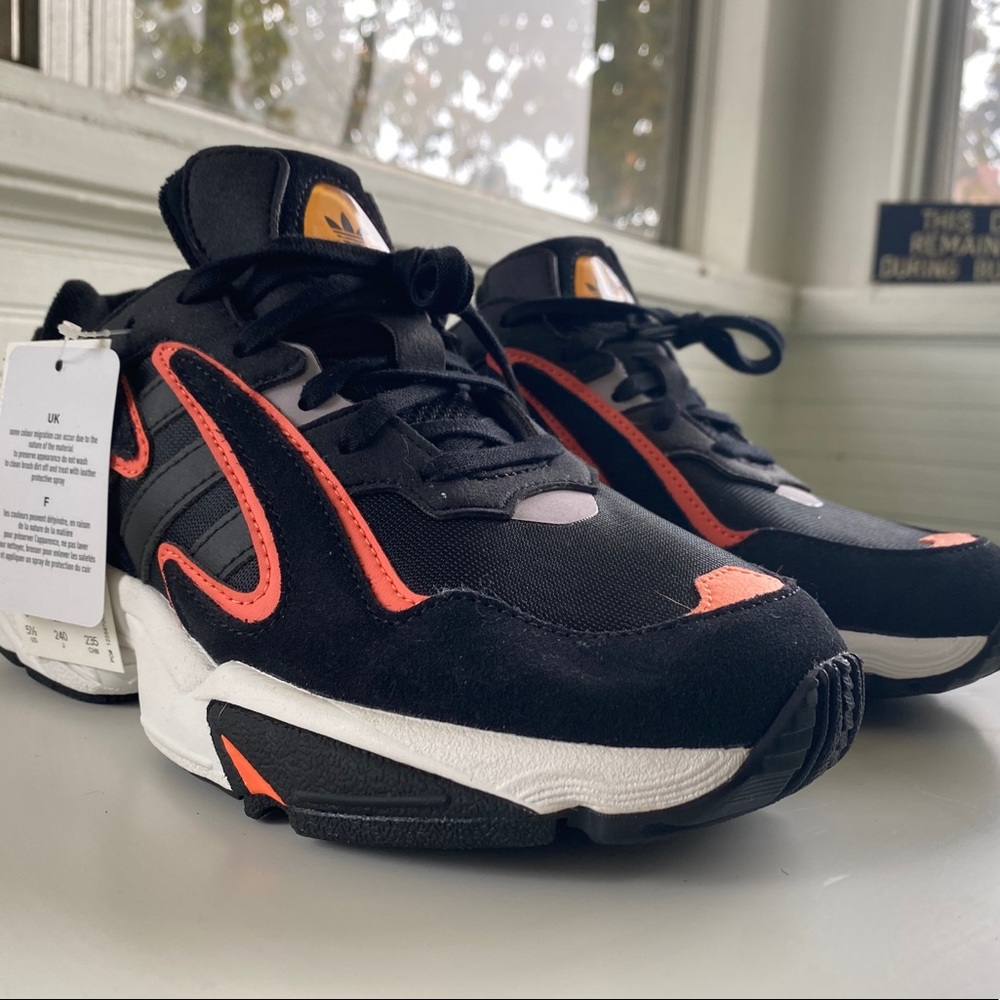 Adidas Sneakers